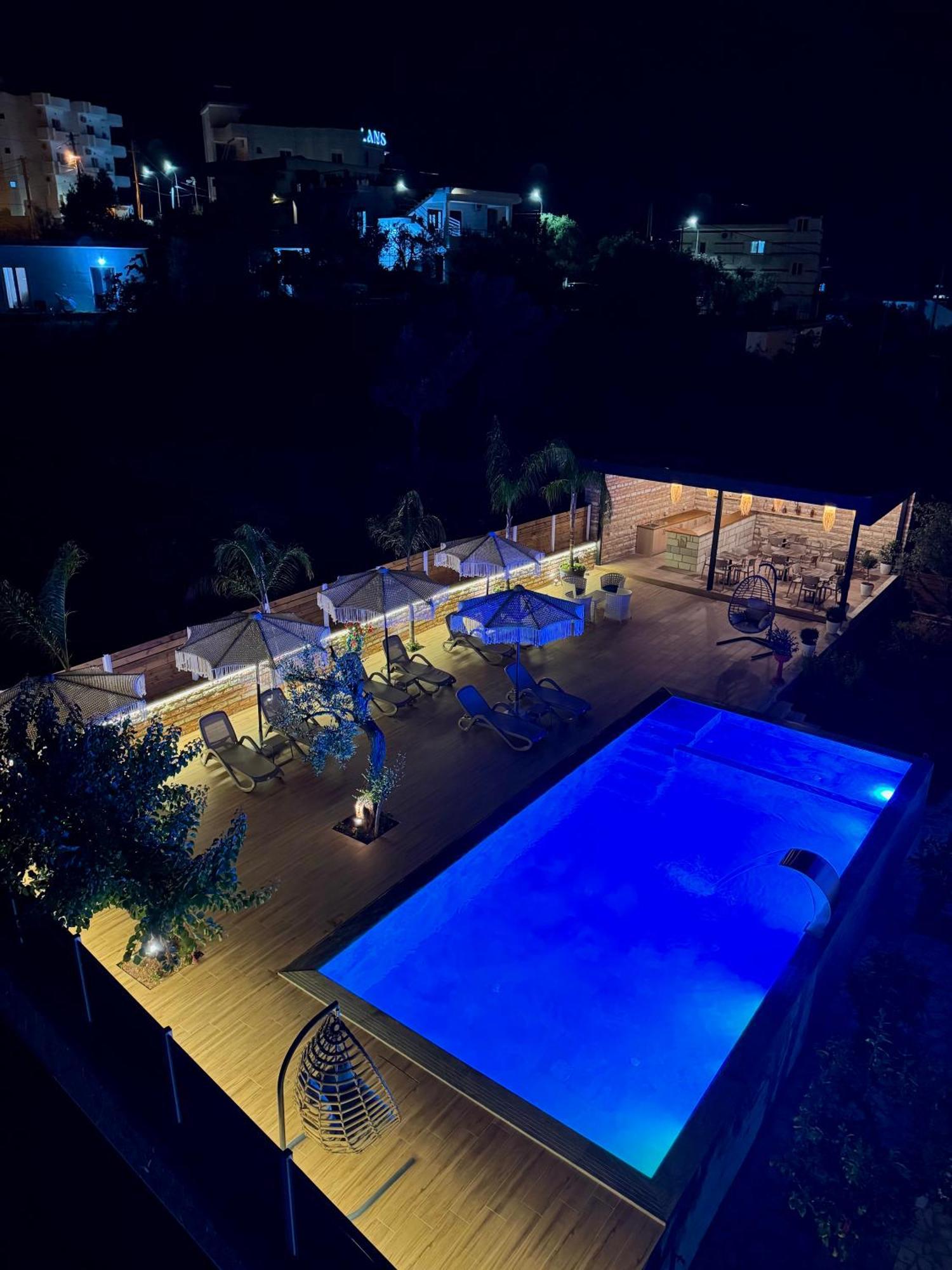 Villa Dinael Villa *